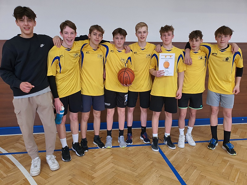 Úspěch chlapců v okrskovém kole v basketbalu
