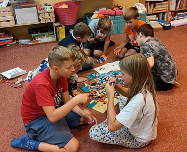 Děti z kroužku robotiky na festivalu FLL Explore